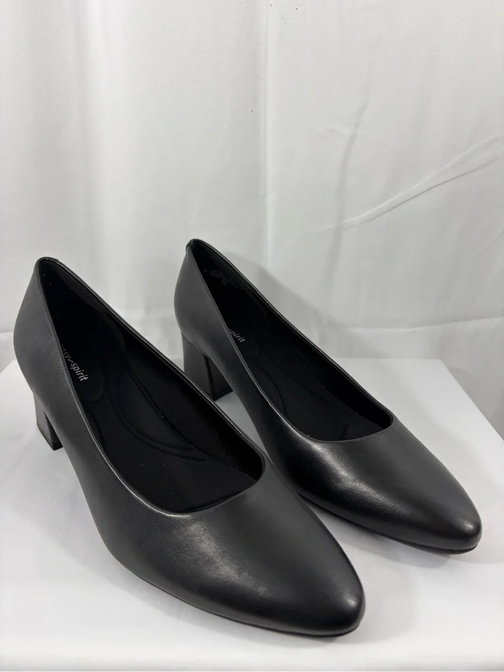 NWT Easy Spirit Women’s Size 9.5 Black Mid Heel Pumps